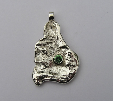 Silver pendant with Tsavorite