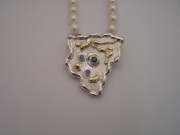 Silver & 18ct gold pendant with 3 blue Sapphires